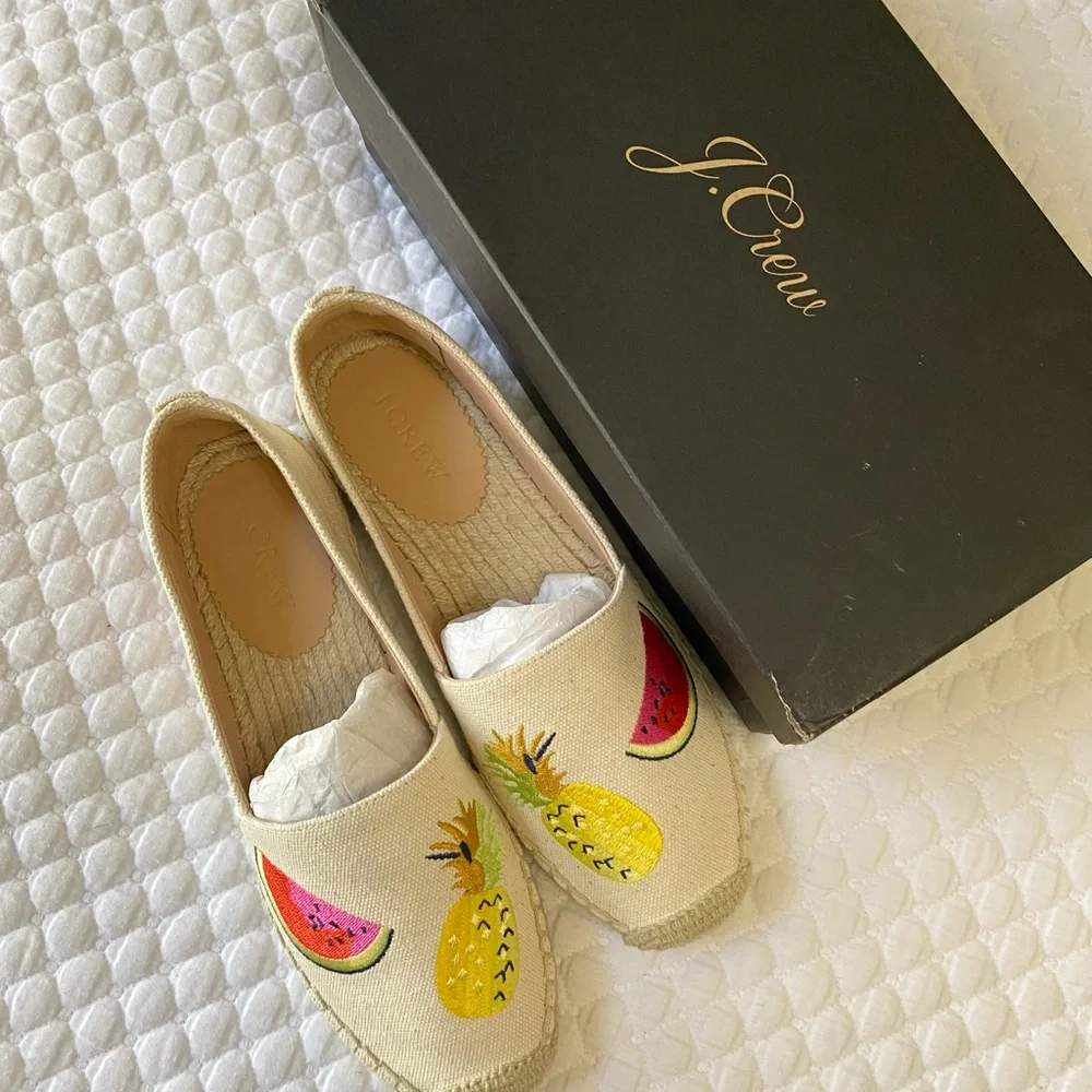 New J. Crew Embroidered Fruit Canvas Espadrilles, Size  7 ( more like a 6.5 ) - Picture 3 of 6
